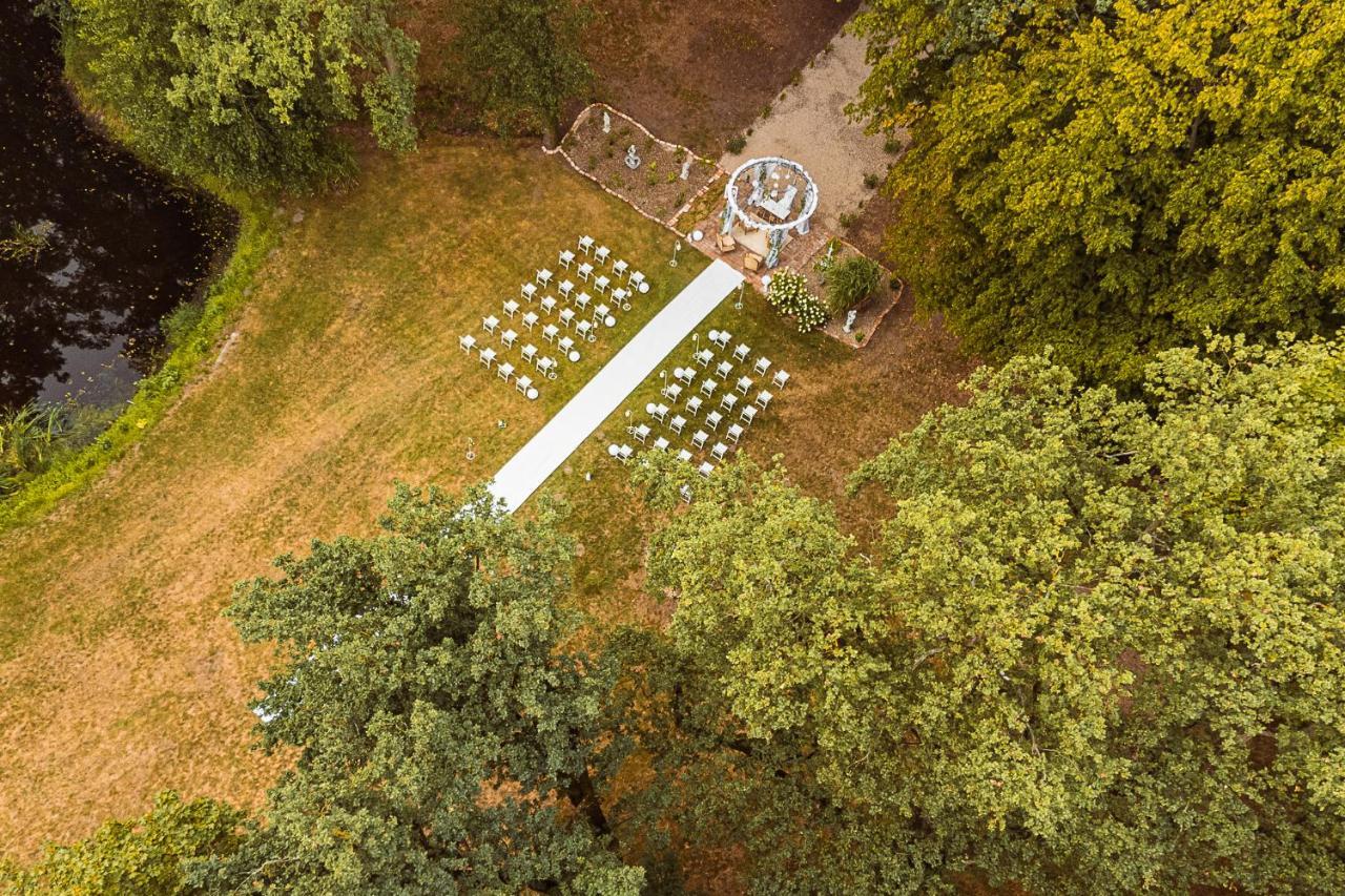 Palac Dabrowka Rawicz エクステリア 写真